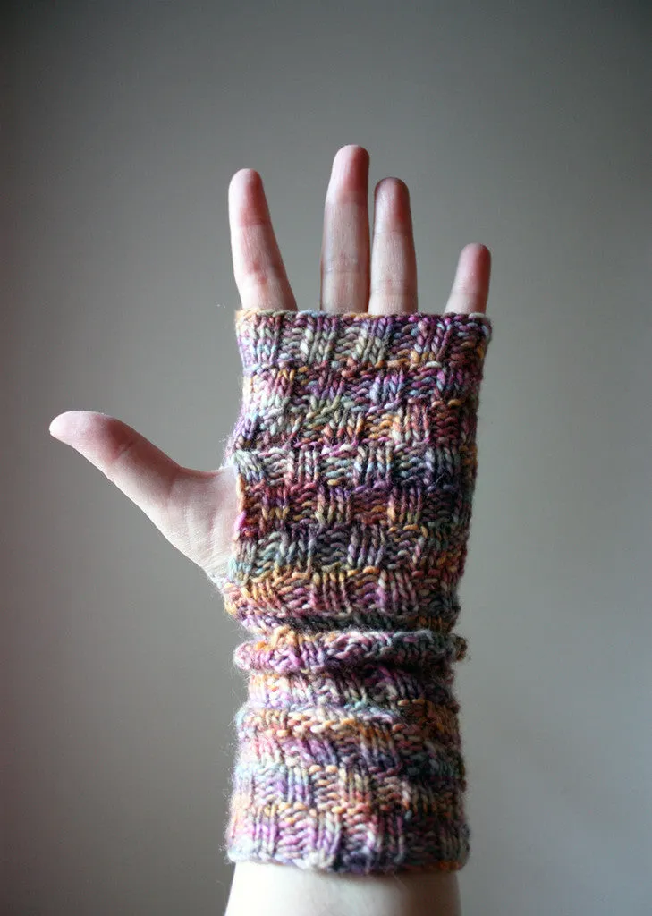 Cheques Fingerless Mittens (Mitts) Knitting Pattern