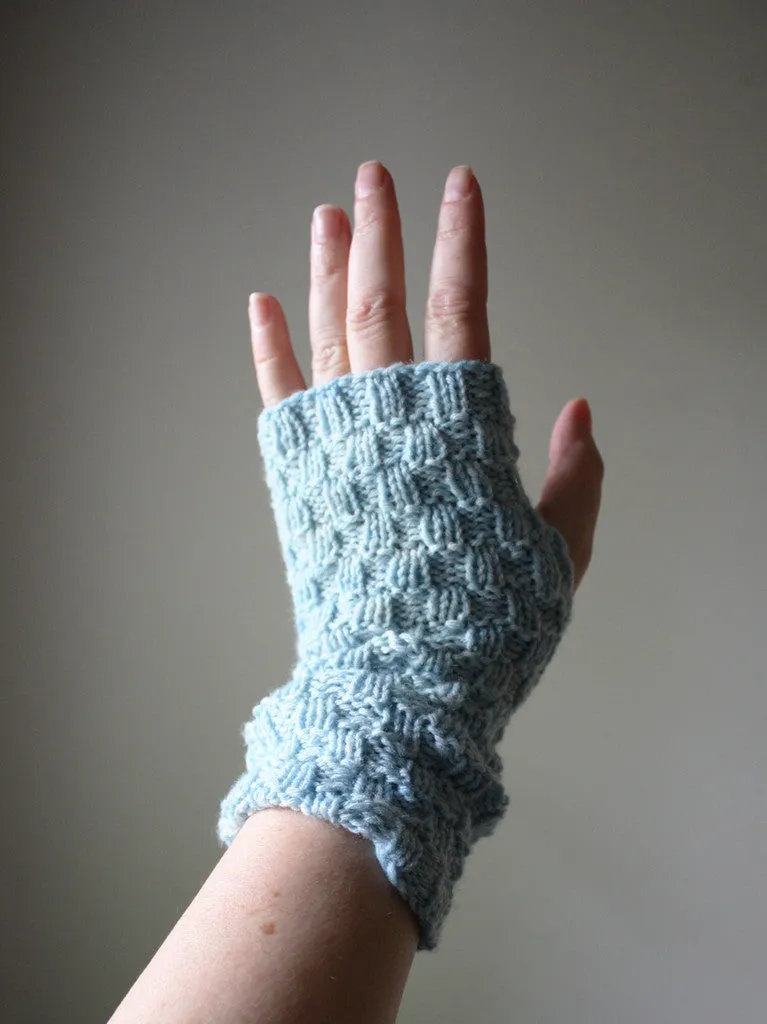 Cheques Fingerless Mittens (Mitts) Knitting Pattern